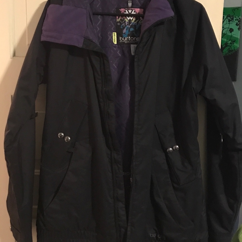 Black Burton woman’s snowboarding jacket